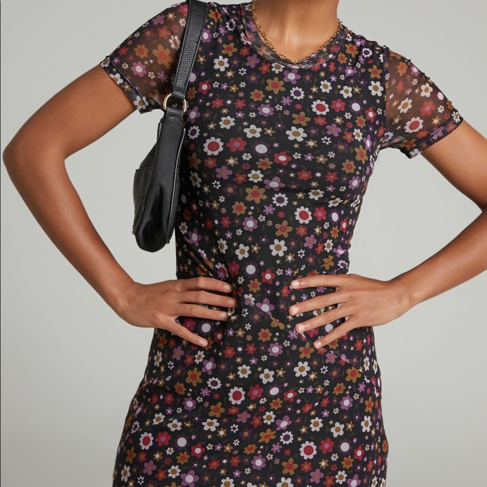 Showpo Short sleeve mesh mini dress - Black floral